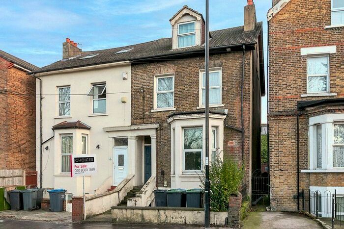 2 Bedroom Flat To Rent In Waddon New Road, Croydon, CR0