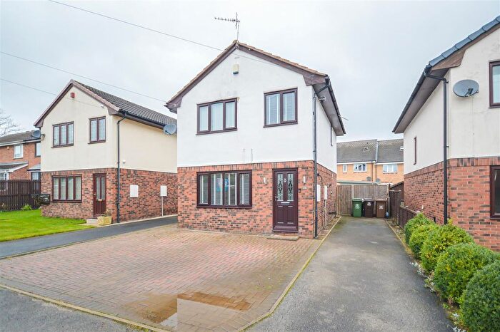 3 Bedroom Detached House For Sale In Ashmore Drive, Ossett, WF5