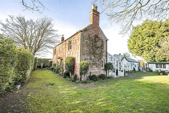 2 Bedroom Equestrian Property For Sale In Town Drove, Quadring Fen, Spalding, Lincolnshire, PE11