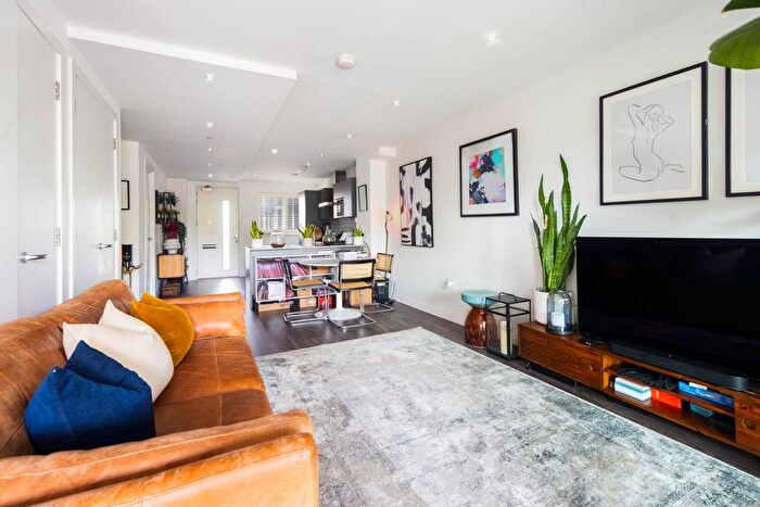 2 Bedroom Flat For Sale In Wallis Road, Hackney Wick, London, E9