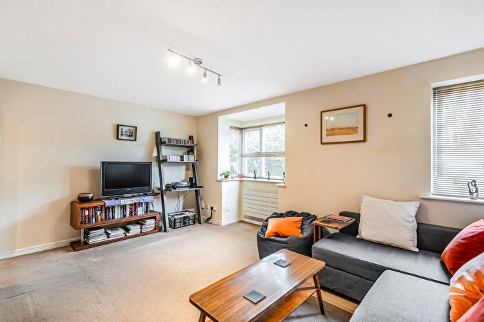 1 Bedroom Flat For Sale In Woodgate Drive, Streatham, London, SW16