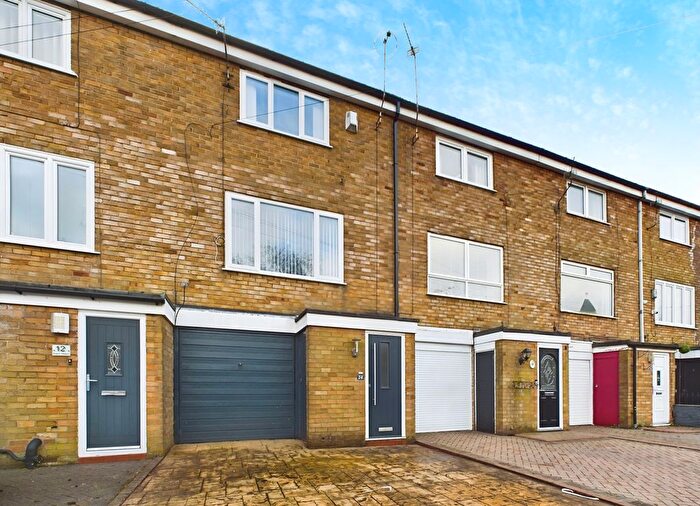 3 Bedroom Town House To Rent In Duke Street, Swinley, Wigan, WN1