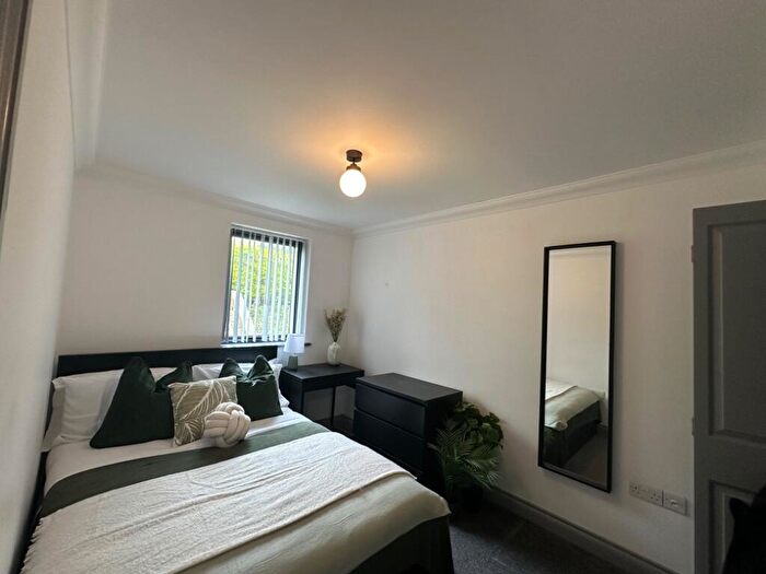 5 Bedroom Semi-Detached House To Rent In Meadow Way, Exeter, Devon, EX2