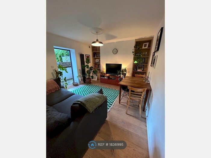 1 Bedroom Flat To Rent In Shrubland Road, London, E8