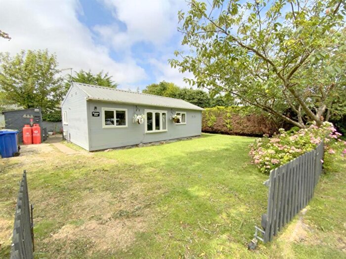 2 Bedroom Chalet For Sale In Humberston Fitties, Humberston, DN36
