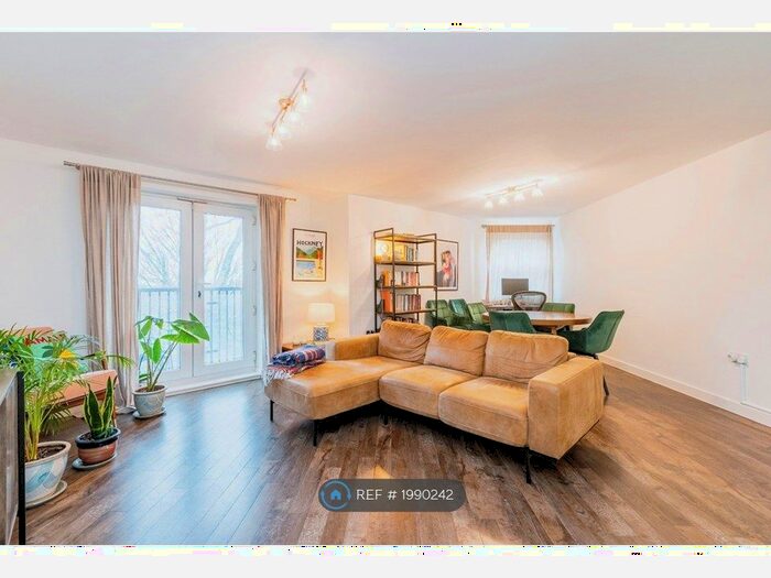 2 Bedroom Flat To Rent In Coppetts Road, London, N10