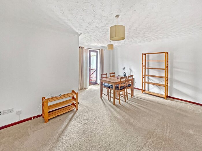 2 Bedroom Flat To Rent In Chamberlin Court, Cambridge, CB4