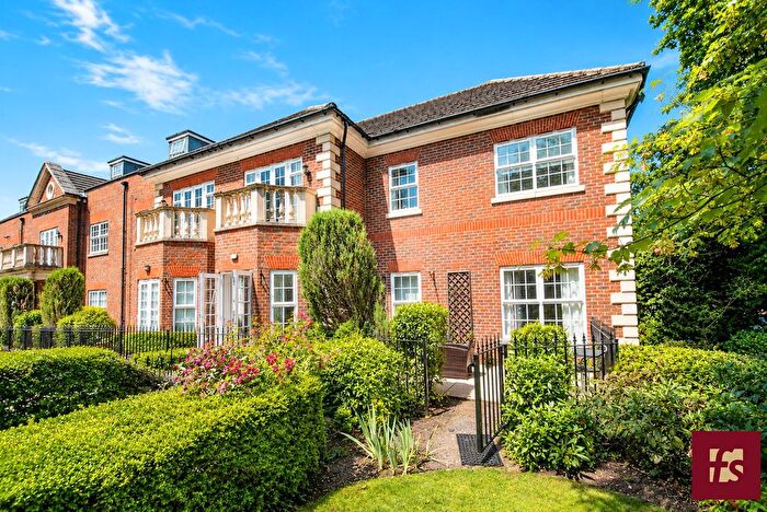 2 Bedroom Flat To Rent In Wellesley Court, Dukes Ride, Crowthorne, RG45
