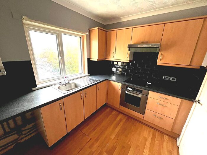 2 Bedroom Flat For Sale In Everest Avenue, Wrose, Shipley, BD18