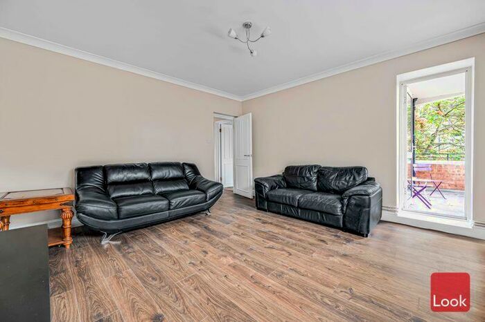 2 Bedroom Flat To Rent In Burnham Court, Burnham Street, E2