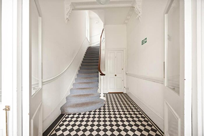 1 Bedroom Flat For Sale In Belsize Avenue, Belsize Park, NW3