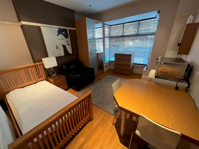 Flat To Rent In Blackacre Road, Dudley, West Midlands, DY2