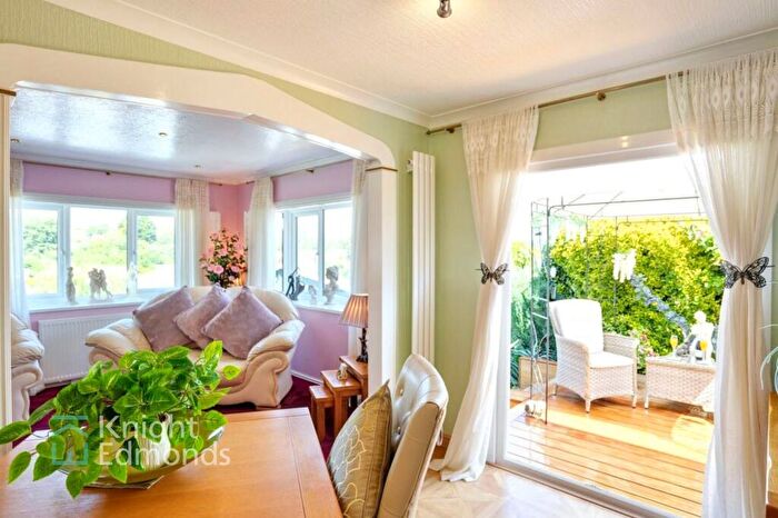 2 Bedroom Park Home For Sale In Lower Road, East Farleigh, ME15