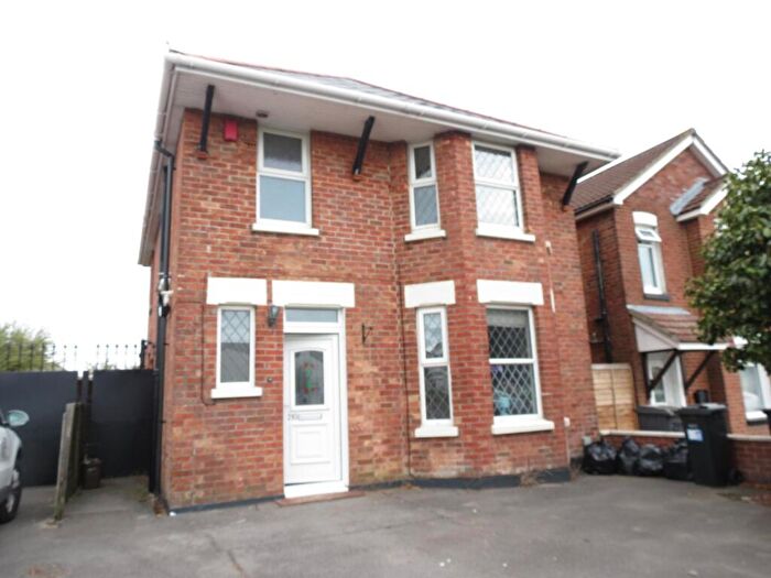 4 Bedroom House To Rent In Bedroom Detached House In Ensbury Park, BH10