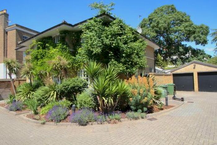 3 Bedroom Detached House To Rent In Shaftesbury Mews, London, SW4