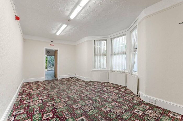 6 Bedroom Semi-detached House For Sale In Pembroke Road, Walthamstow Village, London, E17