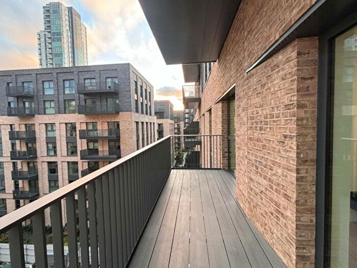 2 Bedroom Flat To Rent In Darter House, Anax Street, London, N4