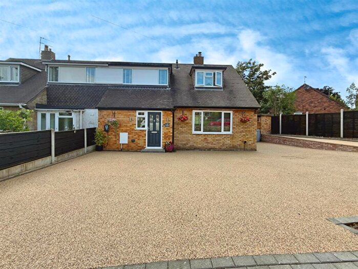 3 Bedroom Semi-Detached House For Sale In Roewood Lane, Macclesfield, SK10