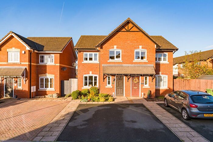 3 Bedroom Semi-Detached House For Sale In Franklyn Drive, Newton-Le-Willows, WA12