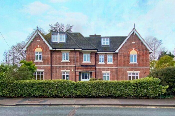 2 Bedroom Flat To Rent In Douglas Court, Fleet Road, Fleet, GU51