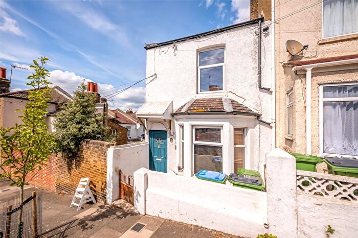 3 Bedroom End Of Terrace House For Sale In Goldsmid Street, Plumstead, SE18