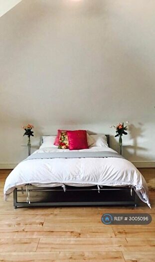 2 Bedroom Flat To Rent In Cemetery Road, London, E7