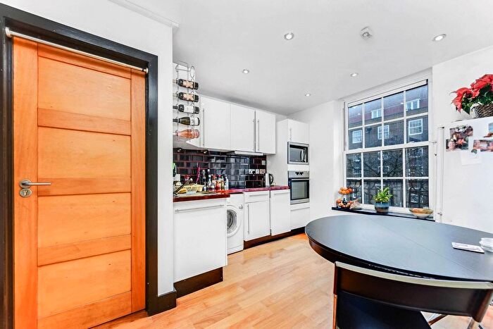 2 Bedroom Flat To Rent In Union Grove, Clapham North, London, SW8