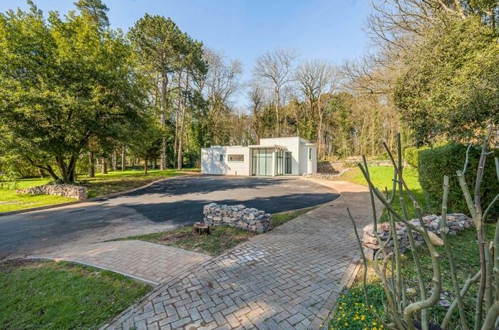 3 Bedroom Bungalow To Rent In Hayes Road, Sully, Penarth, CF64