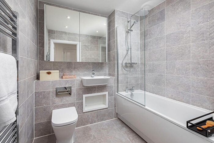1 Bedroom Apartment For Sale In Liberty Court, Greenhithe, Kent, DA2