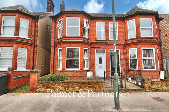 3 Bedroom Semi Detached House For Sale In Sidegate Lane, Ipswich, Suffolk, IP4