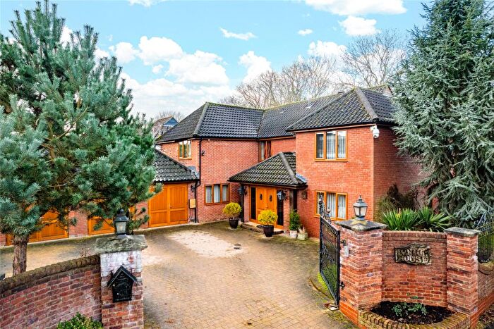 5 Bedroom Detached House For Sale In Seagrave Court, Walton, Milton Keynes, Buckinghamshire, MK7