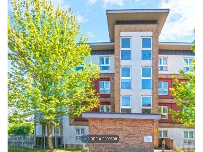 2 Bedroom Flat To Rent In Challenge Court, Twickenham, TW2