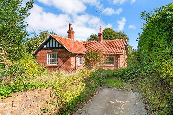 2 Bedroom Bungalow For Sale In Shotteswell, Banbury, Warwickshire, OX17