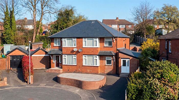 4 Bedroom Detached House For Sale In Lynwood Mount, Wortley, Leeds, LS12