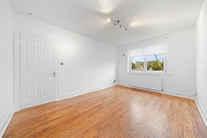 2 Bedroom Flat For Sale In Meadowburn Road, Wishaw, ML2