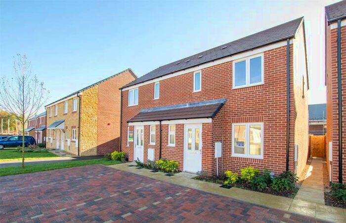 3 Bedroom Semi-Detached House To Rent In Alice Batt Road, Witney, Oxfordshire, OX29