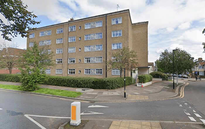 2 Bedroom Flat To Rent In Holsgrove Court, W3