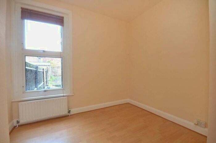 2 Bedroom Flat To Rent In Kent Road, Chiswick, London, W4