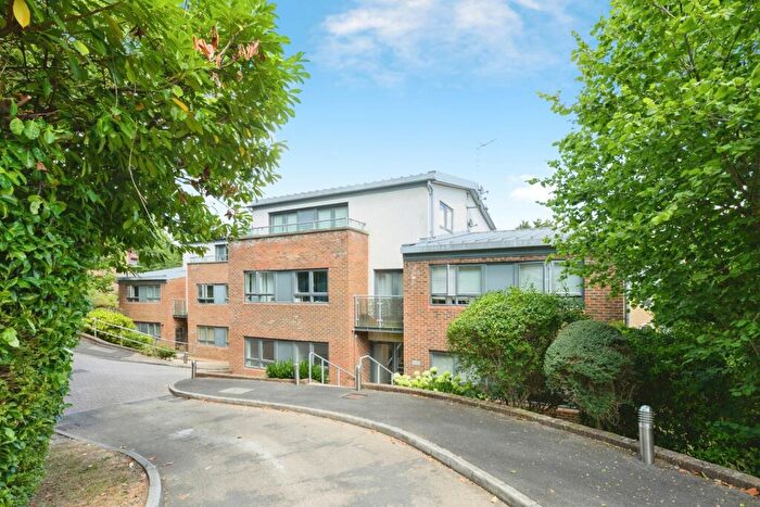 2 Bedroom Flat For Sale In Valley Road, Kenley, Surrey, CR8
