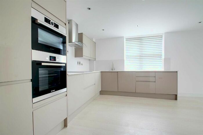 1 Bedroom Flat To Rent In High Street, Berkhamsted, HP4