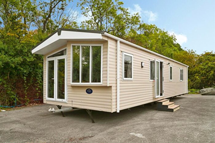 2 Bedroom Park Home For Sale In Witham Bank, Chapel Hill, Lincoln, LN4