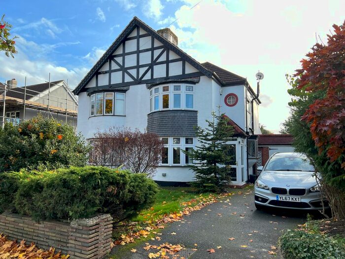 3 Bedroom Semi-Detached House To Rent In Kingsway, West Wickham, BR4