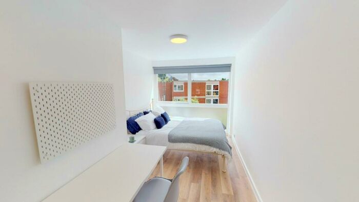 6 Bedroom House To Rent In Rosebarn Park, EX4