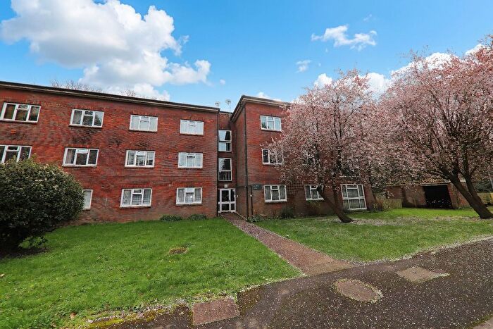 2 Bedroom Flat To Rent In Berry Lane, Rickmansworth, WD3