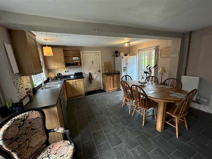 4 Bedroom Detached House For Sale In Lower Street, Doveridge, Ashbourne, DE6
