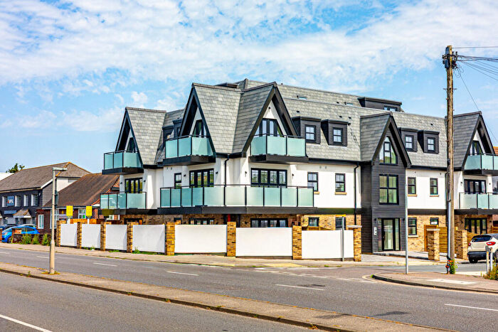 2 Bedroom Apartment For Sale In Hall Crescent, Benfleet, SS7