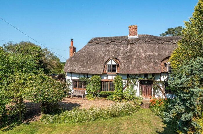 4 Bedroom Detached House For Sale In Beautiful Thatched Home - Doddington, ME9