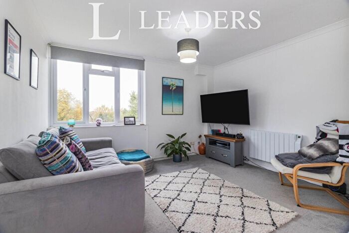 2 Bedroom Flat To Rent In Berkeley Court, Weybridge, KT13