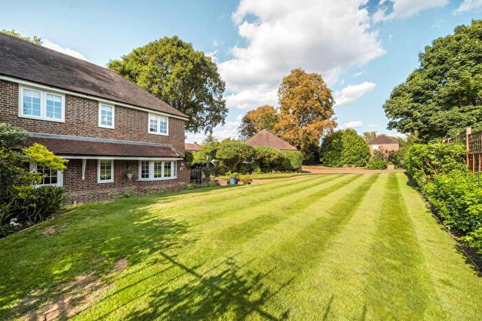 5 Bedroom Detached House For Sale In Vicarage Close, Worcester Park, KT4