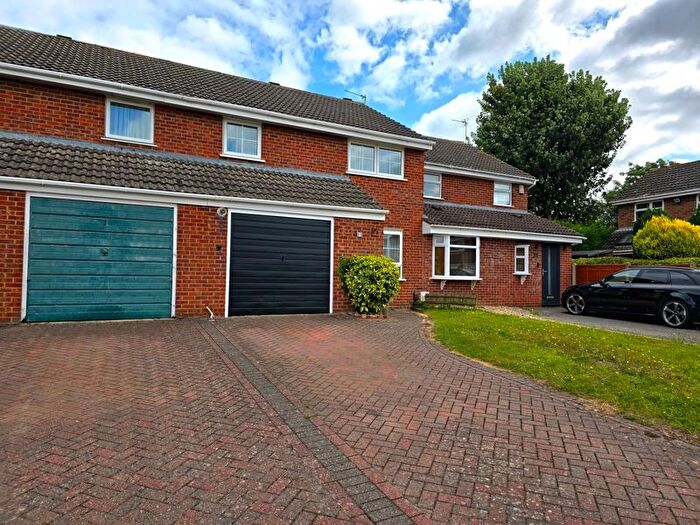 3 Bedroom Semi-Detached House To Rent In Brafield Leys, Rugby, CV22